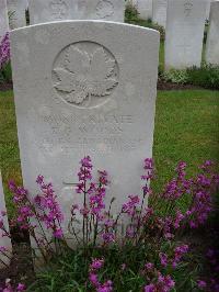 Etaples Military Cemetery - Woods, Reginald George
